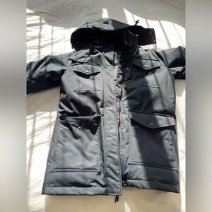 Black Roots Women’s Parka Size Small EXCELLENT condition